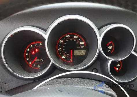 2006 Toyota Corolla Matrix Base z USA, uszkodzony, nr VIN 2T1LR30EX6C560591